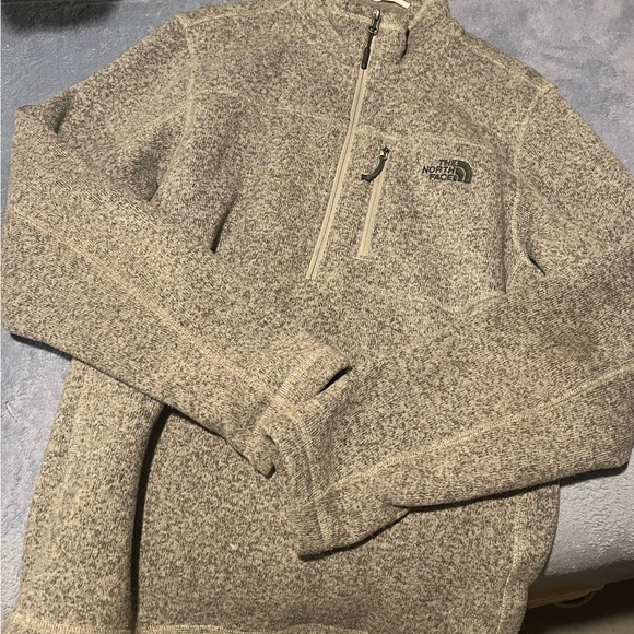 North Face Pullover - Picture 7 of 7